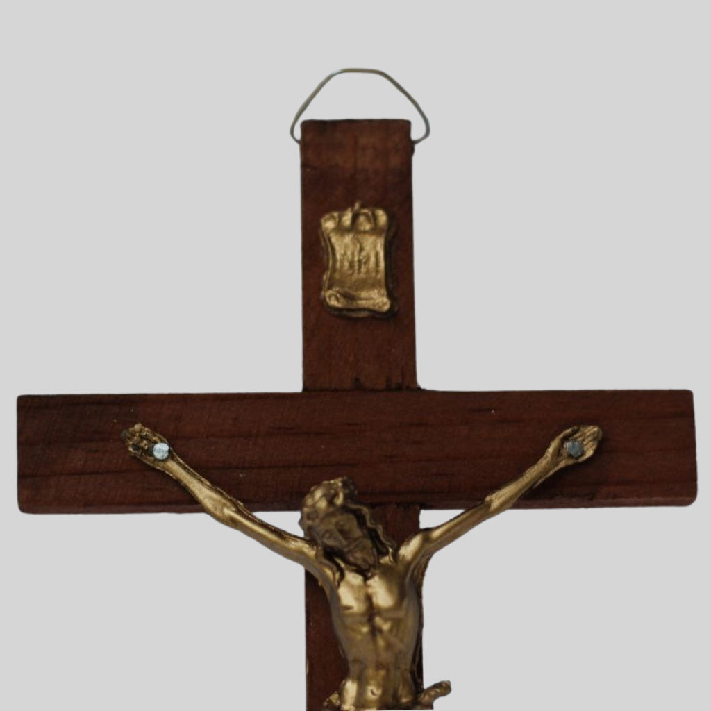 Cristo de Pared en Madera con Cuerpo en Baño de Oro