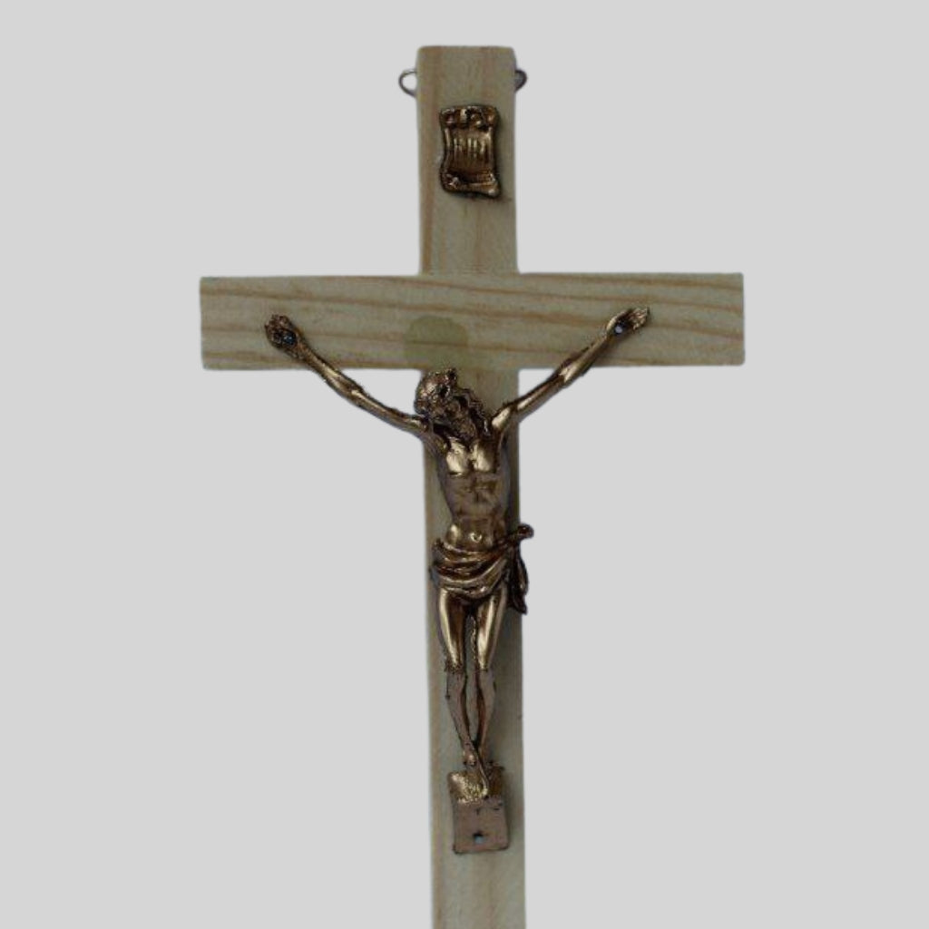 Cristo de Pared en Madera Blanca con Cuerpo en Baño de Oro