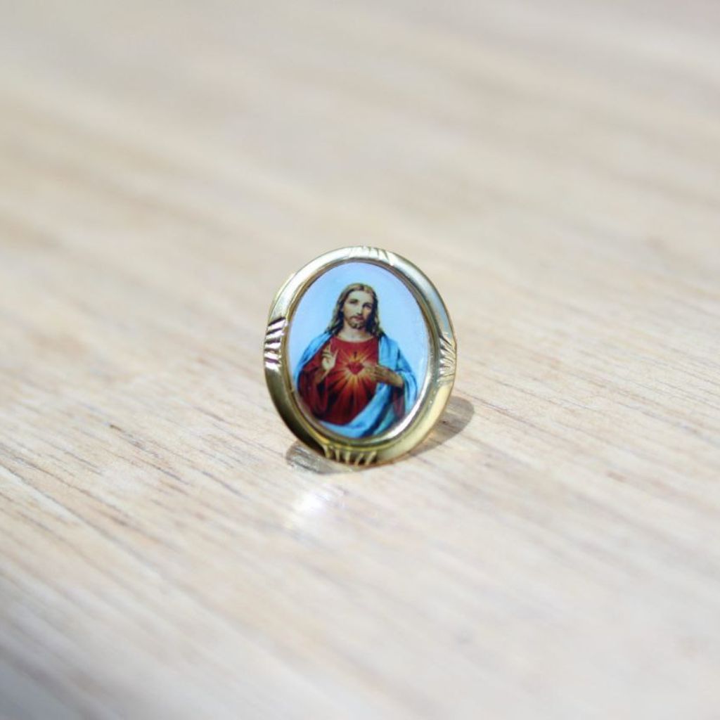 Pin del Sagrado Corazón en Metal